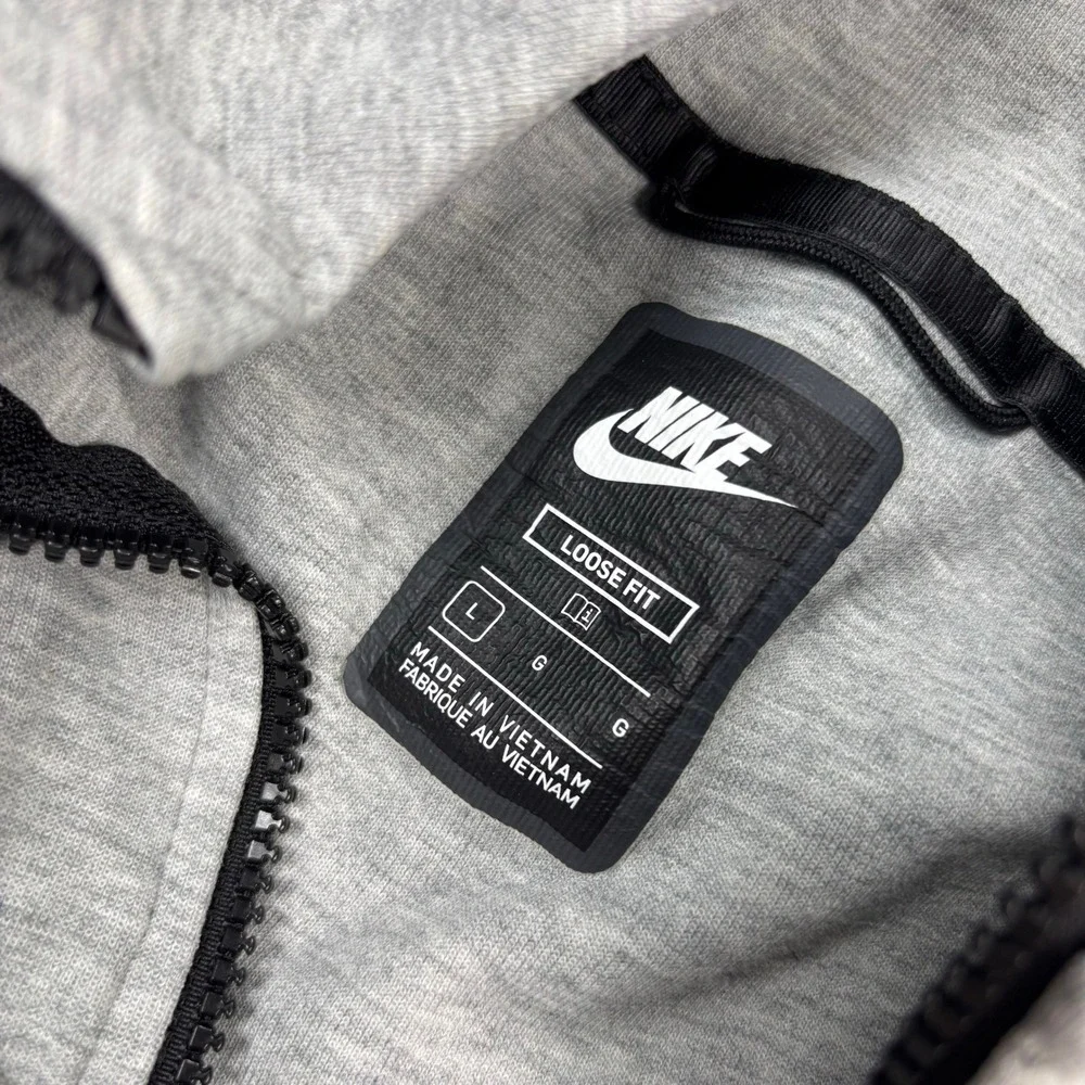 Nike Boy's Youth L Gray Loose Fit Windrunner Zip Front Hoodie